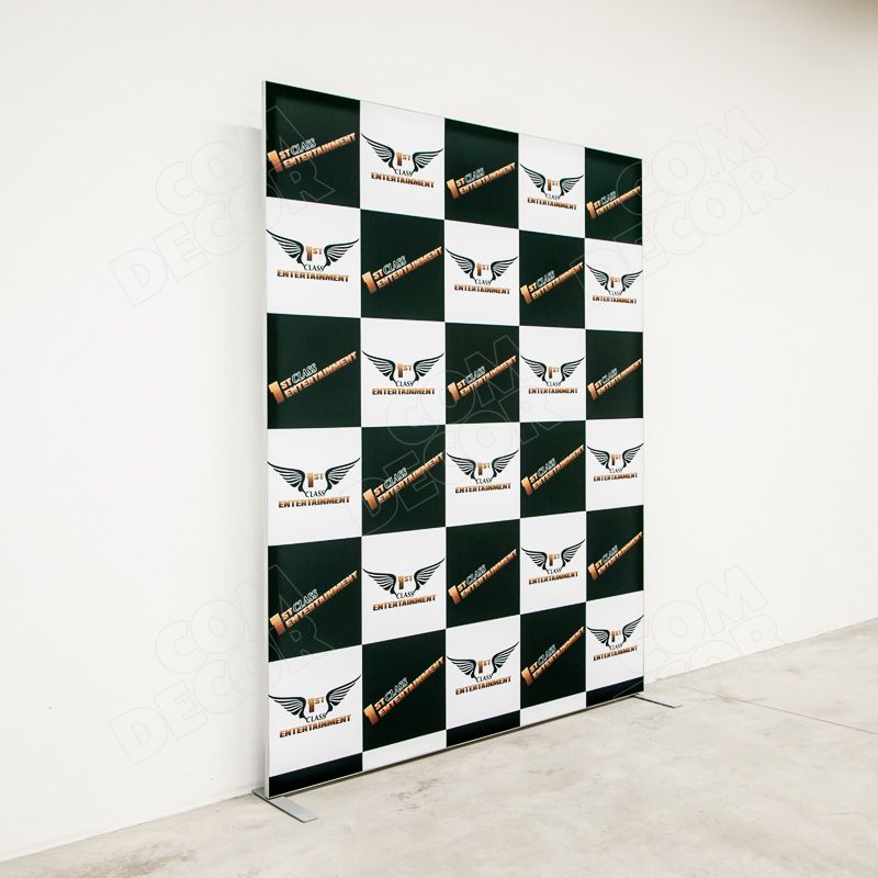 Partition wall covering an opening